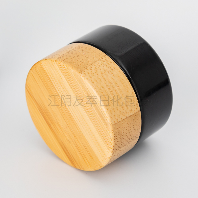 此设备可用于多种竹木制品的雕刻