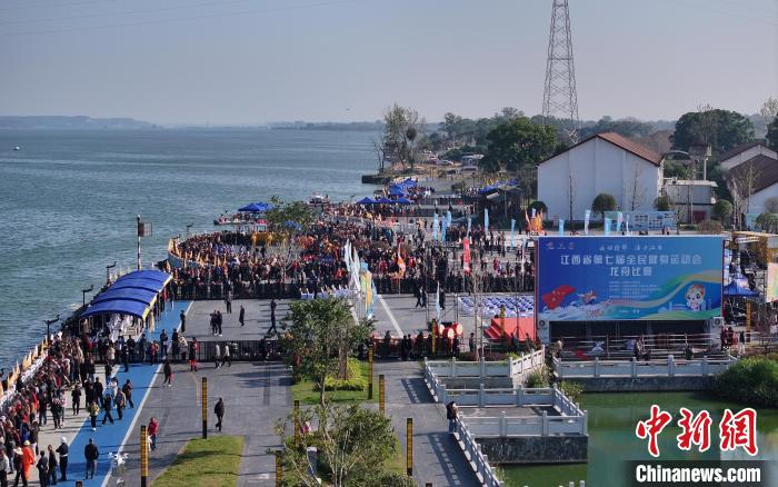 江西秋季龙舟赛在心安湖开赛：赛事为媒激发万