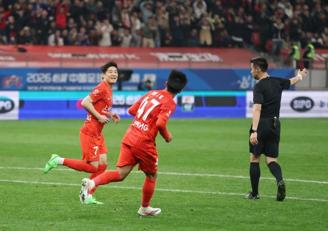 302天蛰伏后武磊复出破门，海港4比1逆转取胜