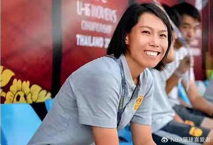 中国女足亚洲杯出局主帅主动请辞 换帅风波引热