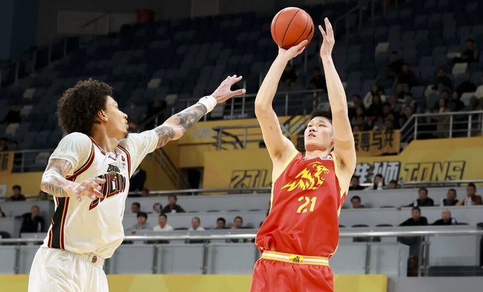 浙江广厦加时险胜江苏重返榜首 深圳大胜天津重