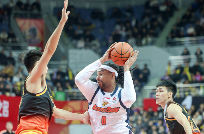 浙江广厦加时险胜江苏重返榜首 深圳大胜天津重