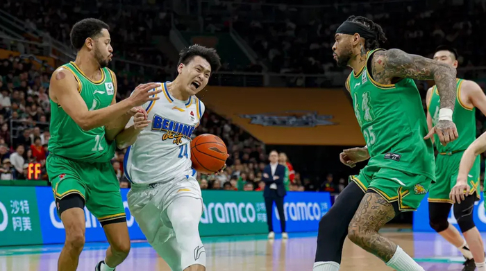 浙江广厦加时险胜江苏重返榜首 深圳大胜天津重