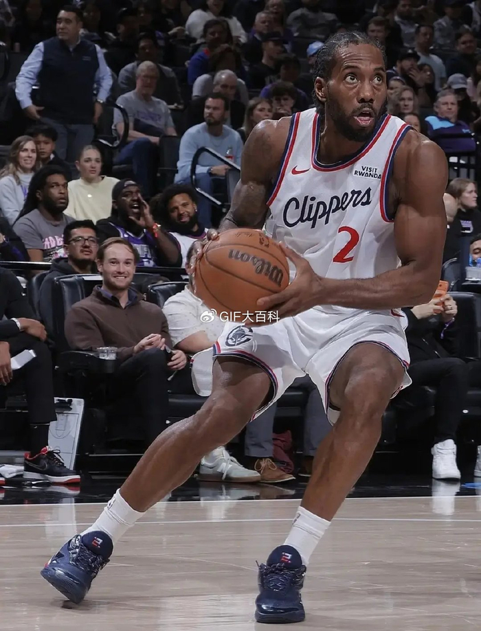 科怀-莱昂纳德连续46场20+刷新快船队史纪录 祖巴