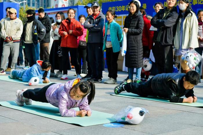 自由式滑雪冠军李妮娜现身石家庄万达广场 倡导