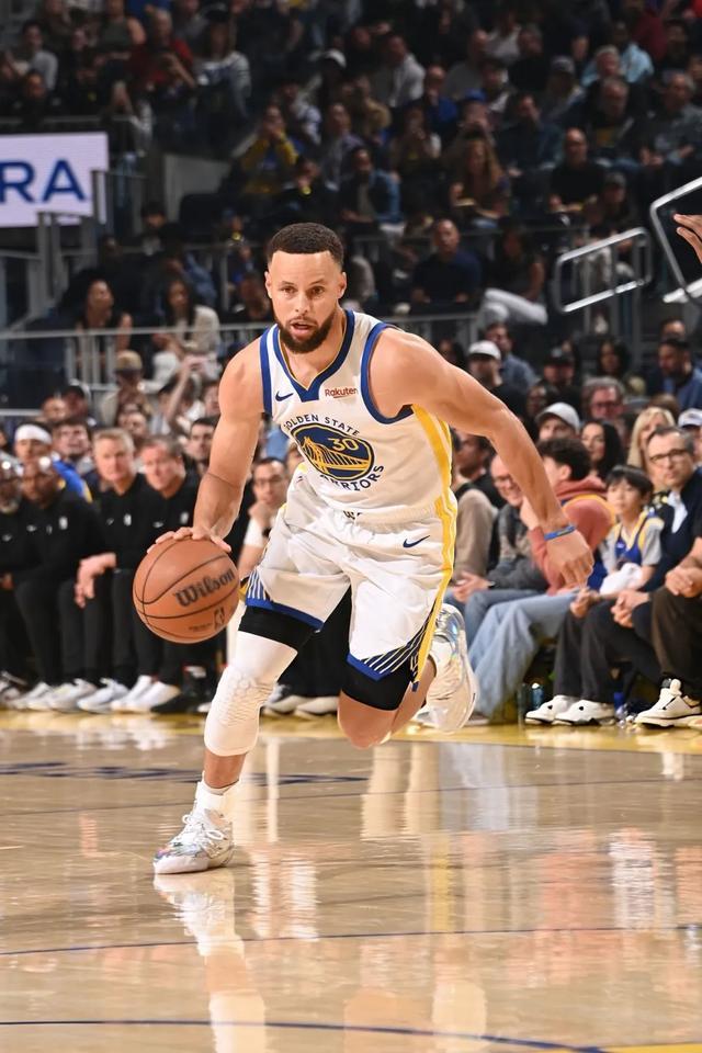 库里复出率队鏖战火箭 末节绝杀球成最大悬念