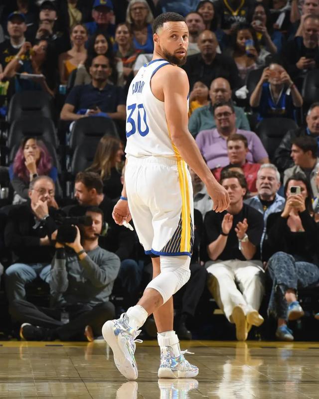 库里复出率队鏖战火箭 末节绝杀球成最大悬念