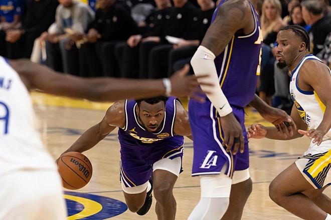 湖人轻取勇士终结三连败 布朗尼攻防兼备引关注