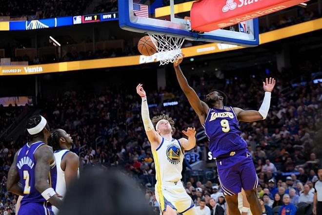 湖人轻取勇士终结三连败 布朗尼攻防兼备引关注