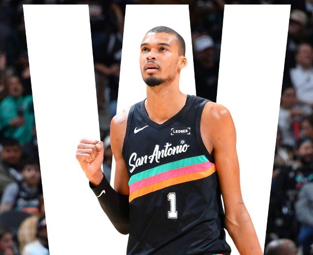 文班亚马季后赛首秀创马刺队史纪录 领航马刺大