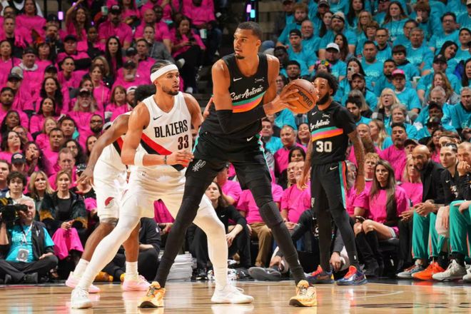 文班亚马季后赛首秀创马刺队史纪录 领航马刺大