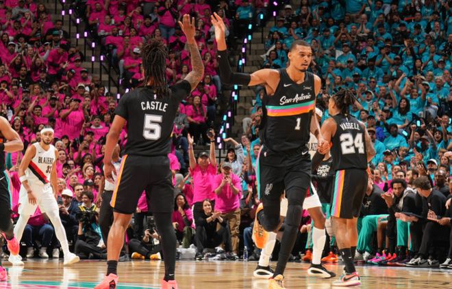 文班亚马季后赛首秀创马刺队史纪录 领航马刺大