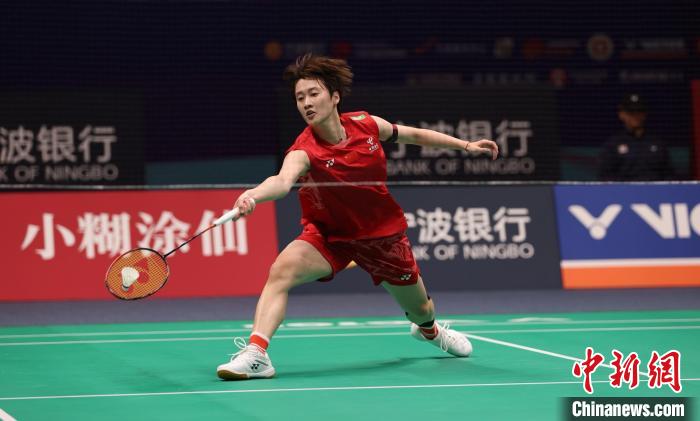 陈雨菲两局击退山口茜晋级半决赛，昆拉武特苦